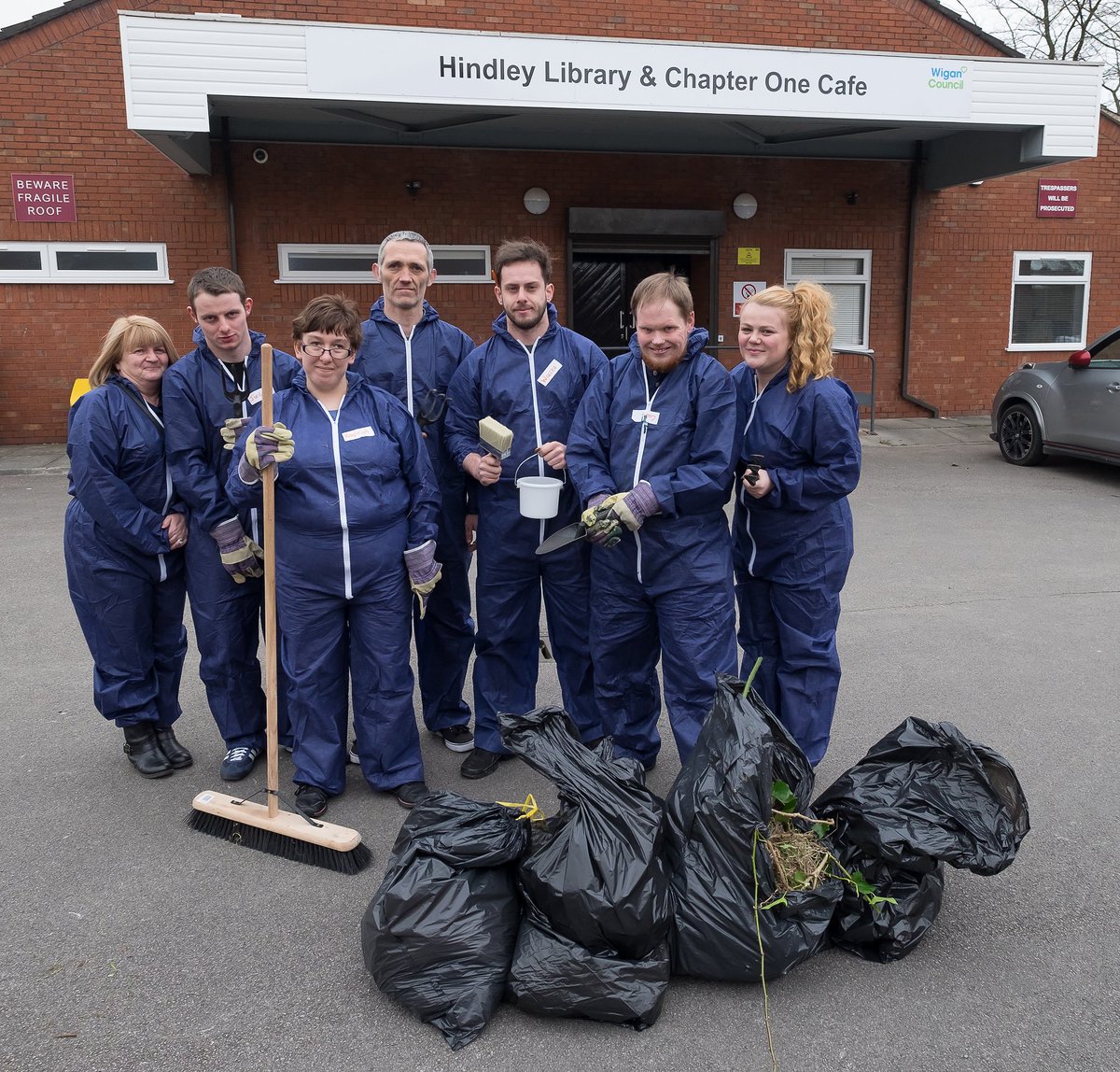 WiganCouncil's tweet photo. SKILS CIC &amp; council volunteers helped clear the land next to Chapter One Tea Rooms as part of #TheDeal this week! https://t.co/JLAT0Zlq0F