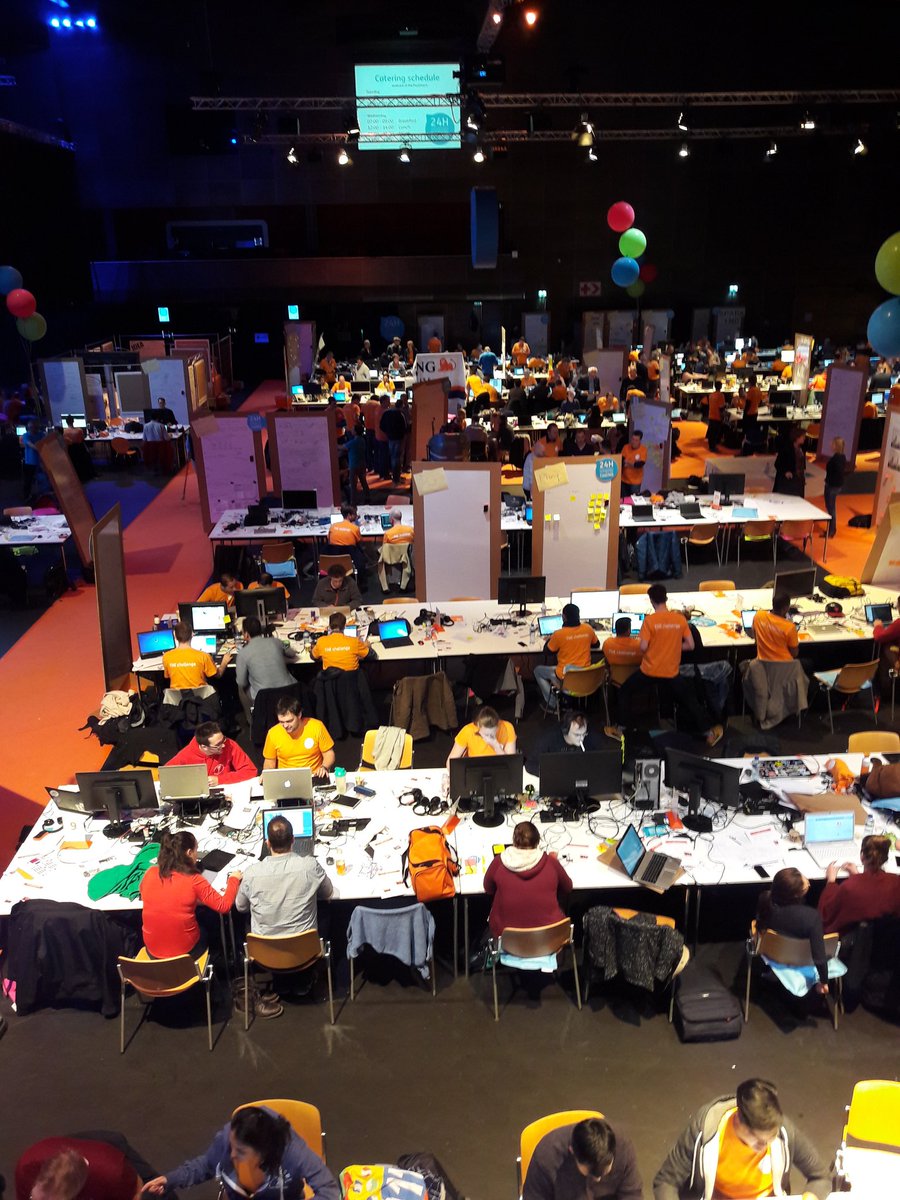 mennokrijnen's tweet photo. #24coding #werkenbijing het is coding feest in de HMH! Good luck all teams! https://t.co/vzTci7BBeX