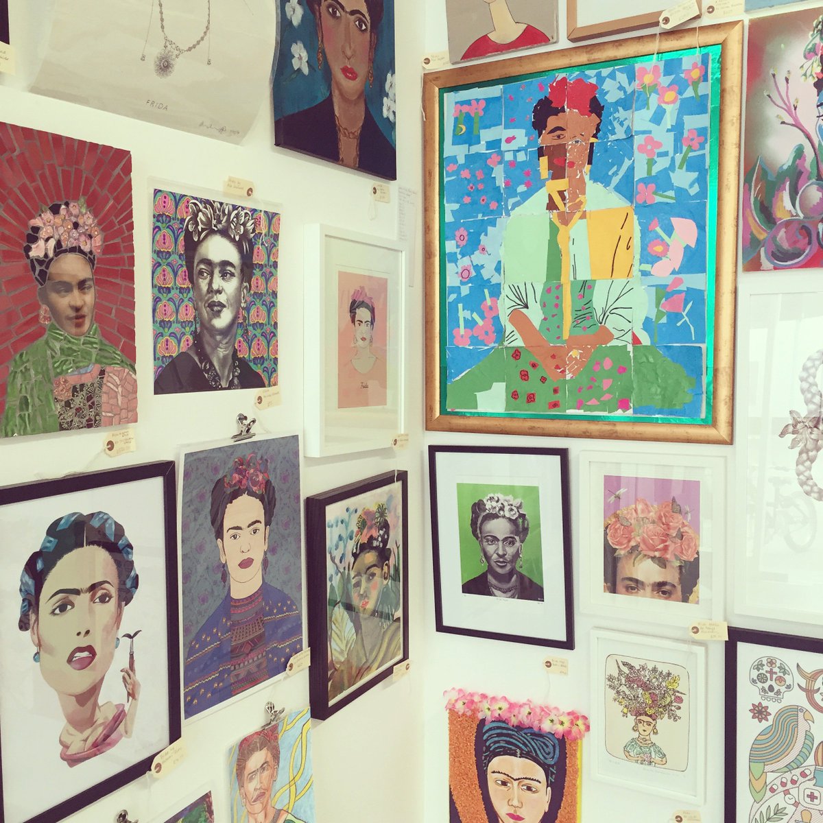 WhatsHackneying's tweet photo. Stopped in at @eastendprints with the girl child to see the #find50fridas exhibition. So much Frida inspiration! 🌺🌸🌷 https://t.co/JHNoAbjZAX