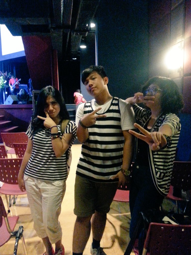 stickOts's tweet photo. Matchy matchy ⚪⚫😂😂 @daffein #Naiah https://t.co/PGuiQGVRTW