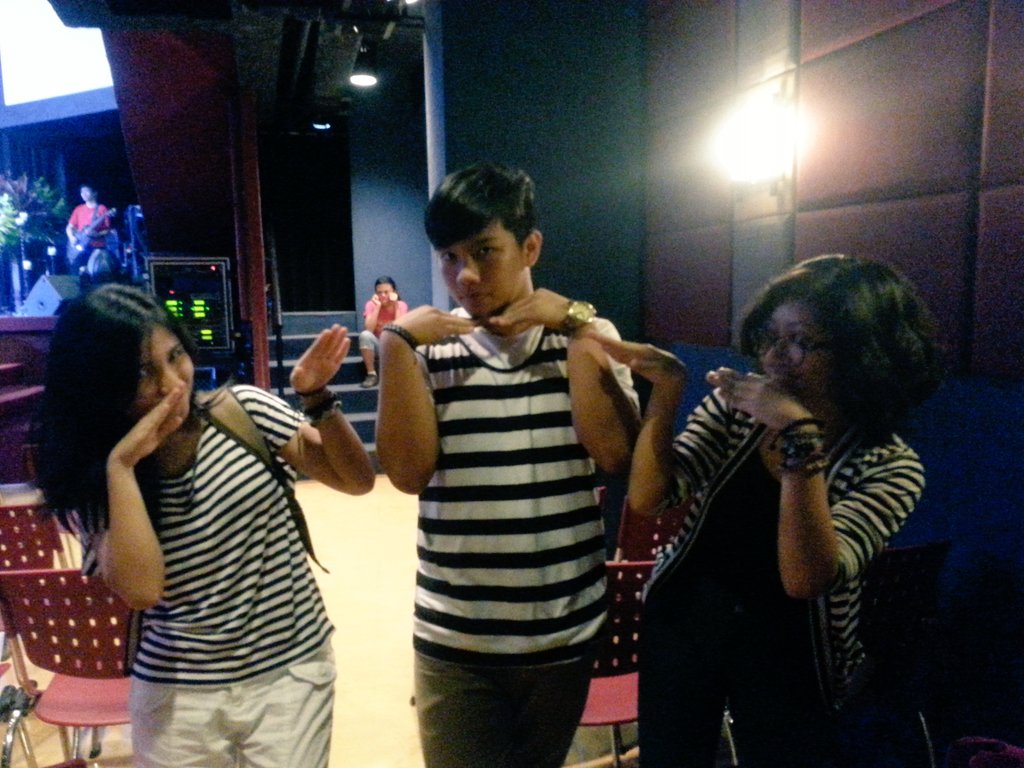 stickOts's tweet photo. Matchy matchy ⚪⚫😂😂 @daffein #Naiah https://t.co/PGuiQGVRTW