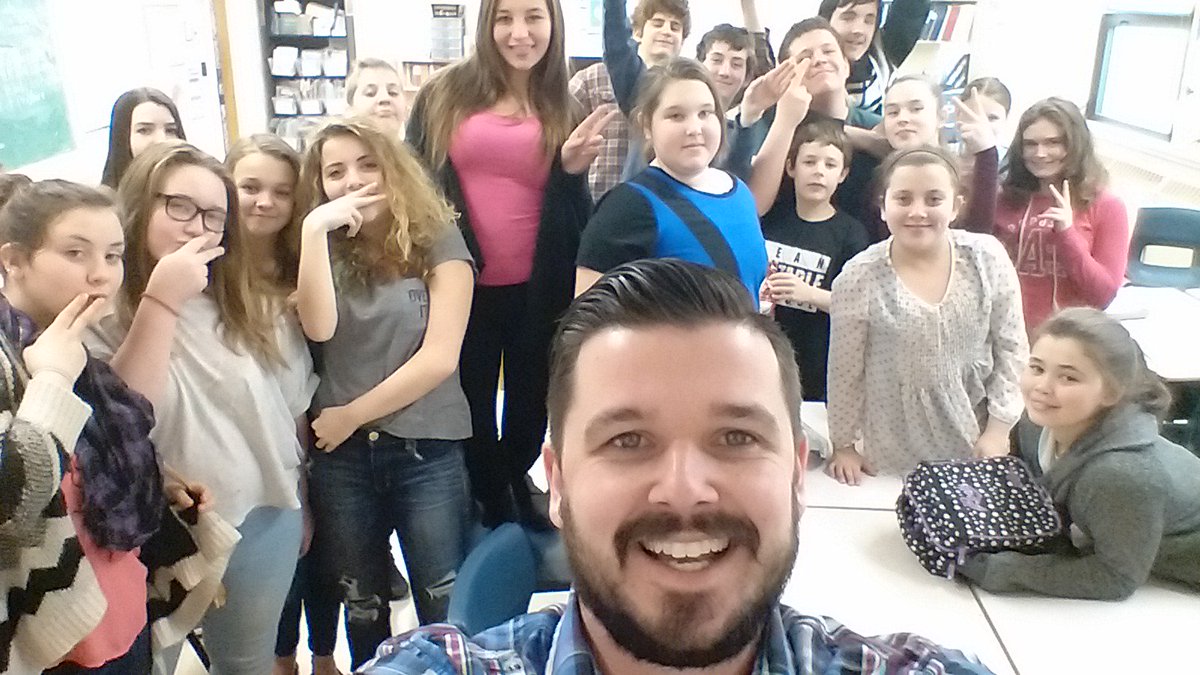 armstrongneil's tweet photo. Enjoying the opportunity to hang out and run #YouthAlpha  at Bayside Middle School with some AWESOME students! https://t.co/H0Lrqel4B0