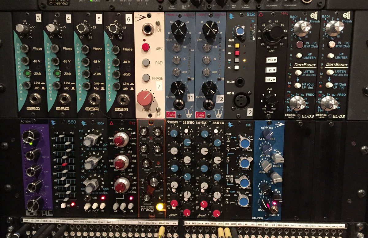 process_haus's tweet photo. Expanded the EQ rack with @adesignsaudio EM-PEQ, @ThisIsAPIaudio 565, and a pair of Great River Harrison 32. https://t.co/9UPQ8y5kv2
