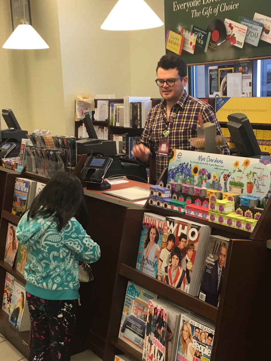MrsEdwardsELA's tweet photo. First trip was a success! Going back to JMS with a wide variety of great new books for our library. 🤓 https://t.co/CgsaD9btJJ