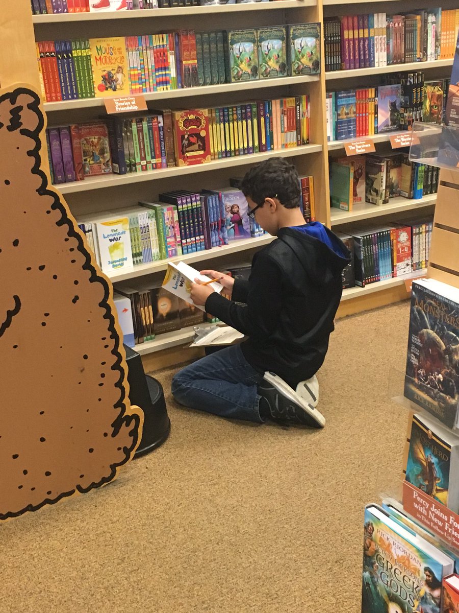 MrsEdwardsELA's tweet photo. First trip was a success! Going back to JMS with a wide variety of great new books for our library. 🤓 https://t.co/CgsaD9btJJ