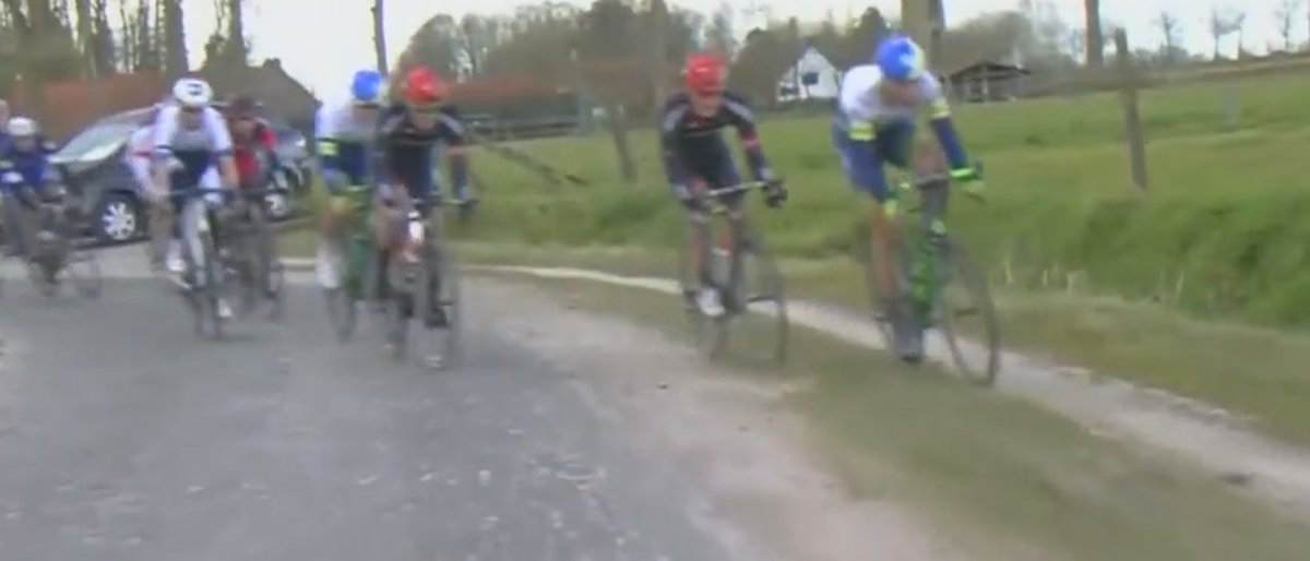 cyclismactu's tweet photo. #DDV Van Melsen entre dans le secteur pavé du #Varent. 22" d'avance #Velo21 https://t.co/dHJXT3R5xh https://t.co/i2dPwNXpav
