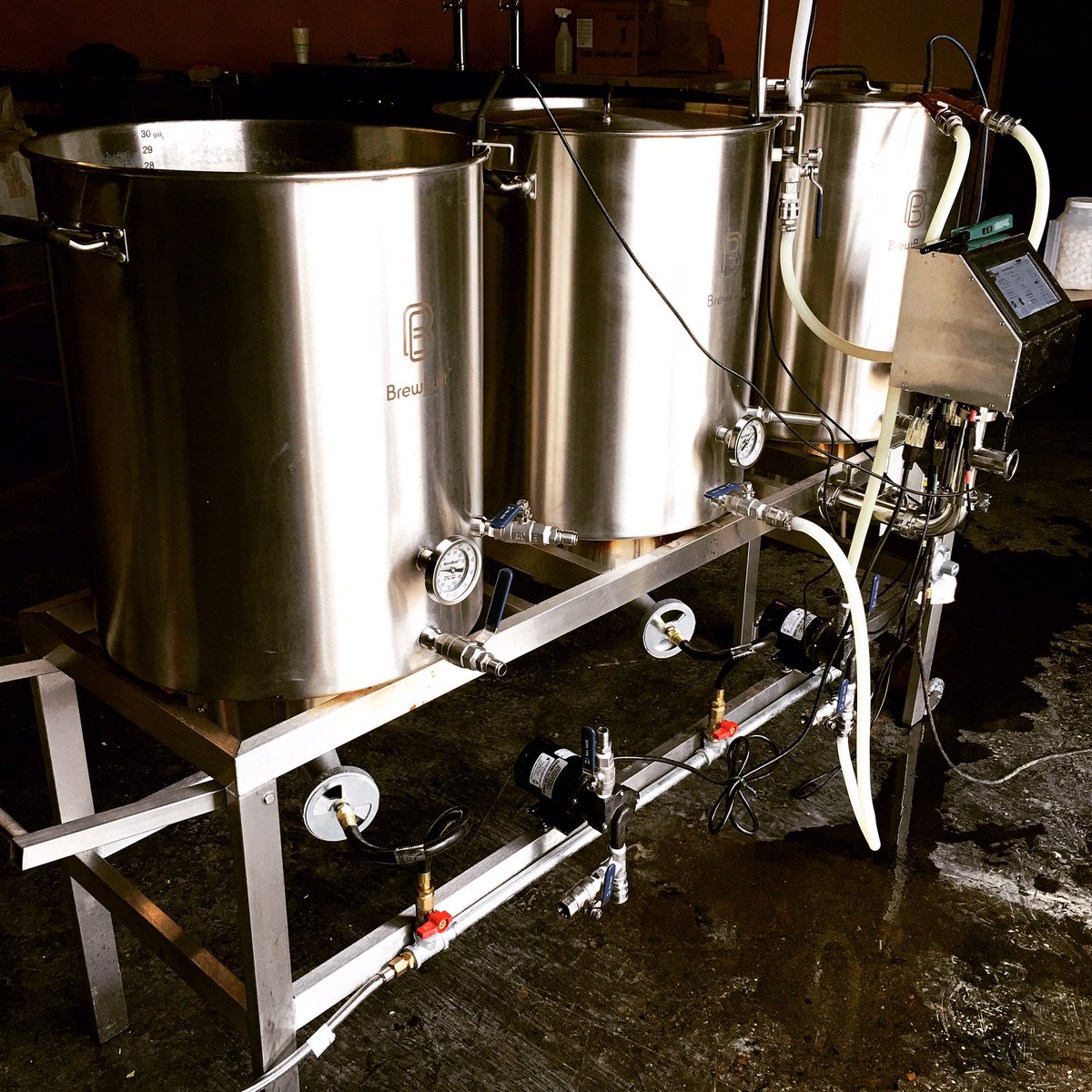 MileWideBeer's tweet photo. Pilot batches of MWBC's core beers are being brewed on this 25 gallon system, until our 15bbl Brewhouse arrives. https://t.co/n9hOeOW3OU