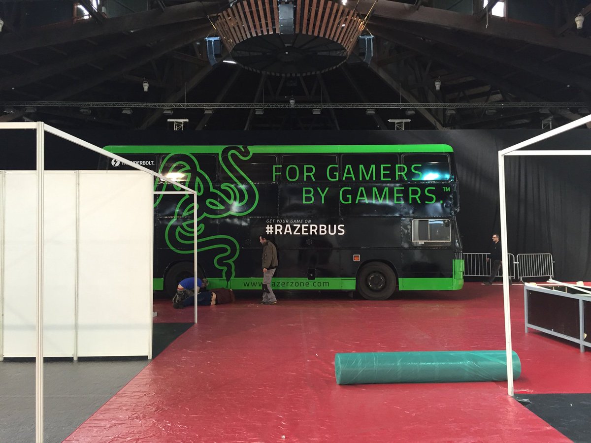 GamersAssembly's tweet image. J-3 : @Razer s'installe avec son #RazerBus ! #GA2016