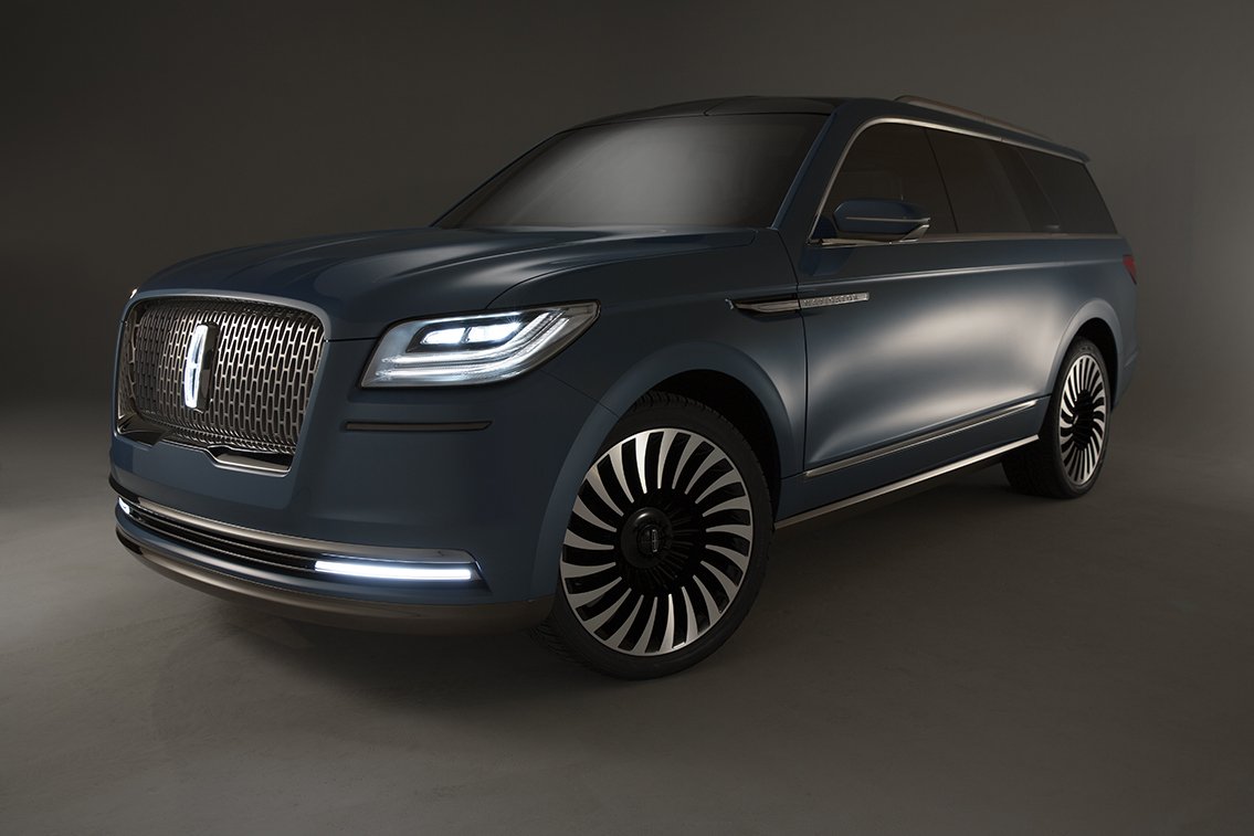LincolnMotorCo's tweet image. The maiden voyage of another bold, new design. This is the #Navigator Concept >  lncnmo.co/navconcept3