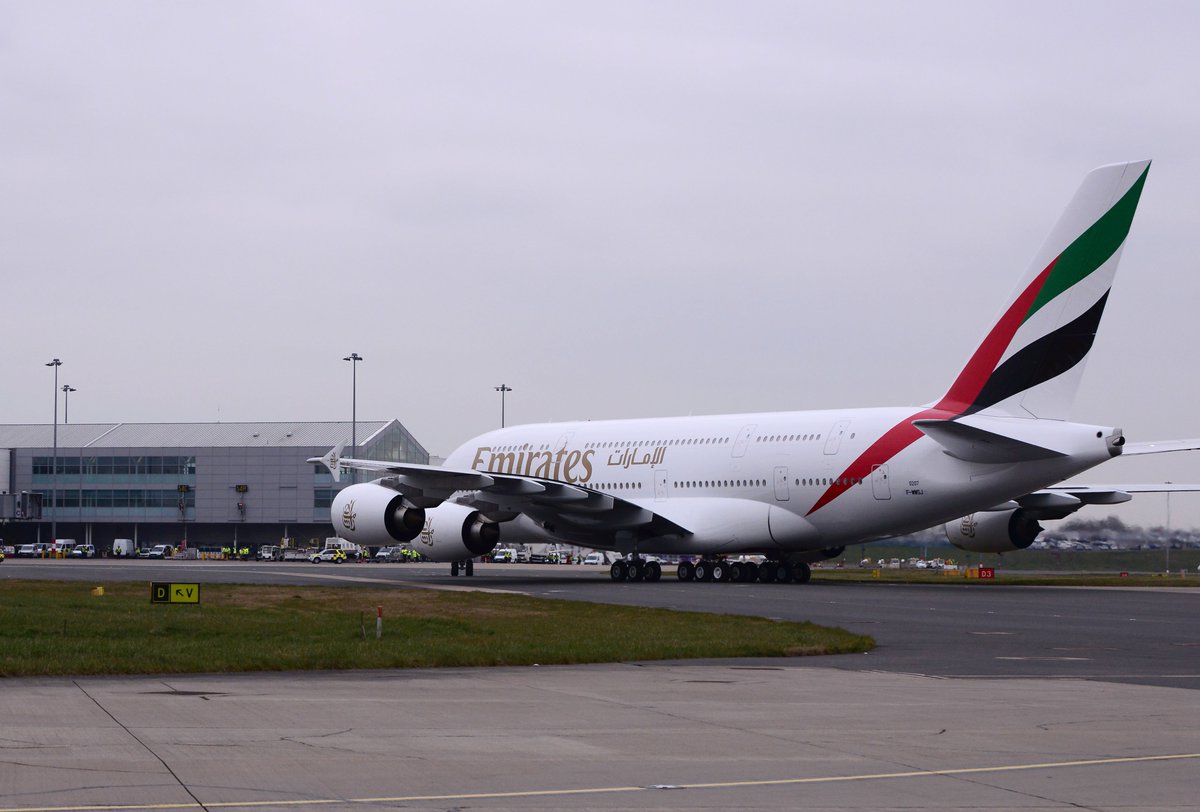 ExpressandStar's tweet photo. WATCH as giant double-decker #Emirates #AirbusA380 touches down @bhx_official 
#Birmingham
https://t.co/KYq9tPYGpR https://t.co/p0LInXccDD