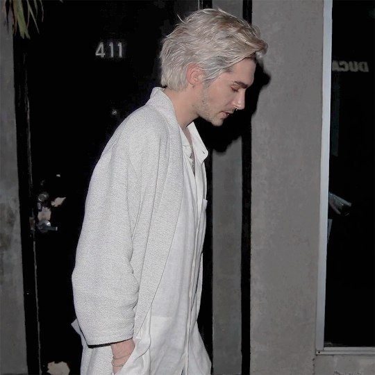 Igor_Zykov's tweet photo. #billkaulitz #la #tokiohoteltv #tokiohotel #AliensTakingOverEarthParty @ViolettaTHLiebe @artistic_aliens #thtv https://t.co/qm3MYjhTLl