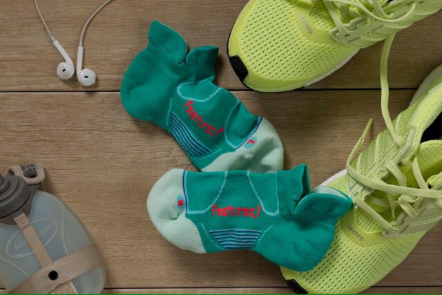 Feetures's tweet photo. Our running essentials. What are yours? #runningsocks #runningshoes #runchat #socks #feeturesrunning #maxmyrun https://t.co/KwJ0JsdbVy