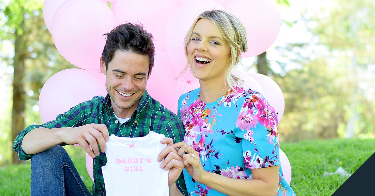 mylove - Ali Fedotowsky & Kevin Manno - Bachelorette 6 - Discussion - Page 54 CePi9jjWEAAKqHp