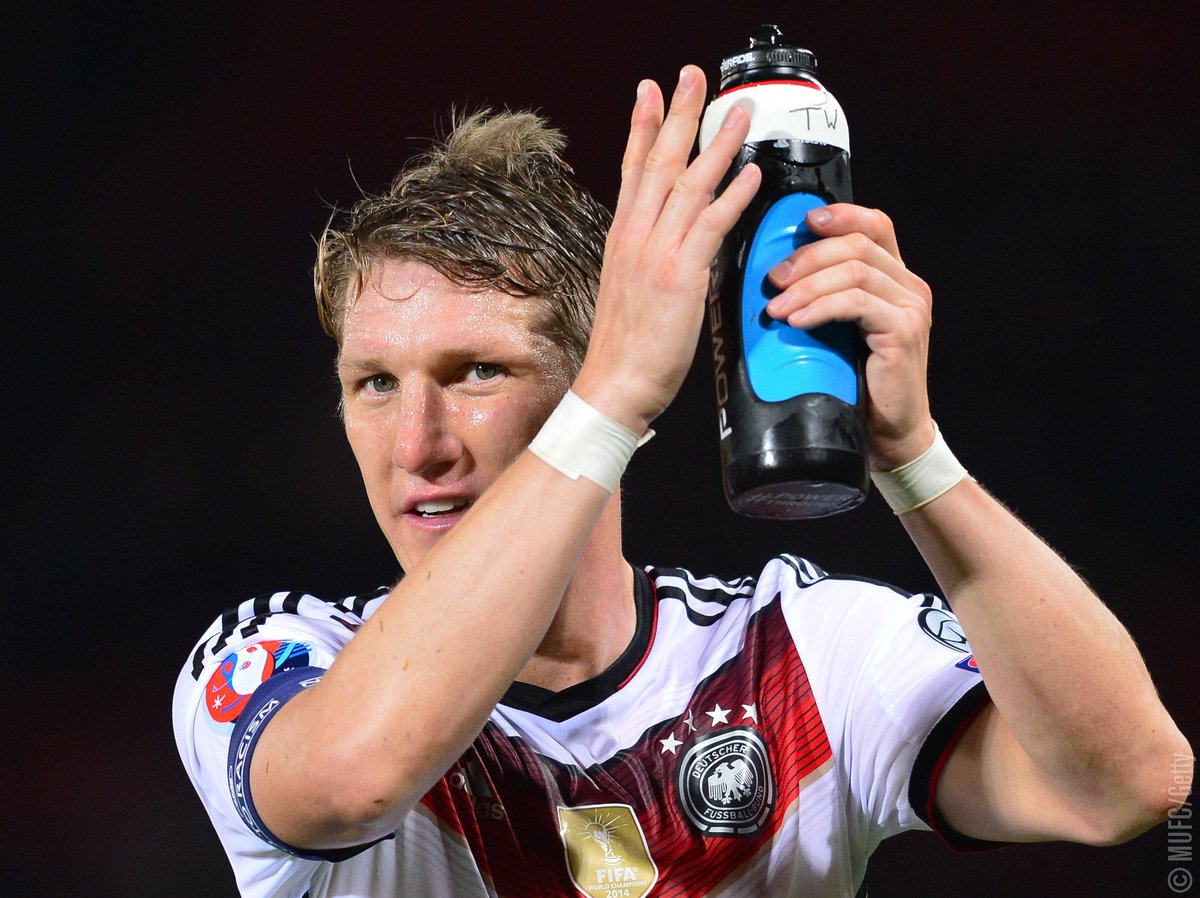 ManUtd's tweet photo. Bastian Schweinsteiger will return to #mufc for reassessment on an injury after withdrawing from the Germany squad. https://t.co/DfFQnREX6c