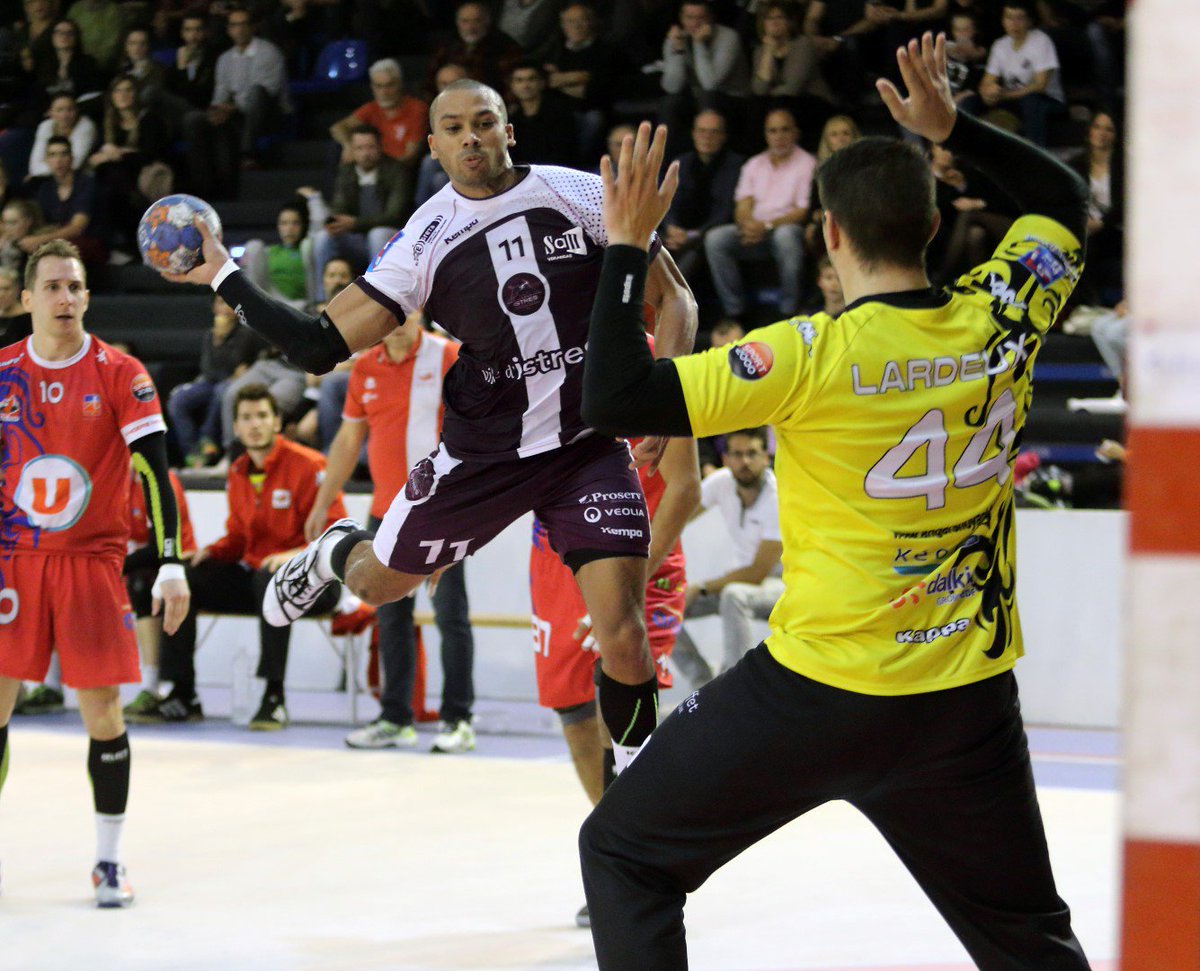 Proligue's tweet photo. #LesPhotos #J19 Le tir comme seule obsession !! Photos : D.David, G.Boitiaux, E.Carrère, E.Bontemps #PlaceauJeu https://t.co/BCw7KaZXBc