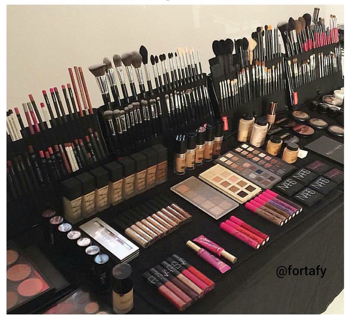 WorldStarFr's tweet photo. Le paradis les filles ? 😍😍 https://t.co/nSMGJSVKZJ