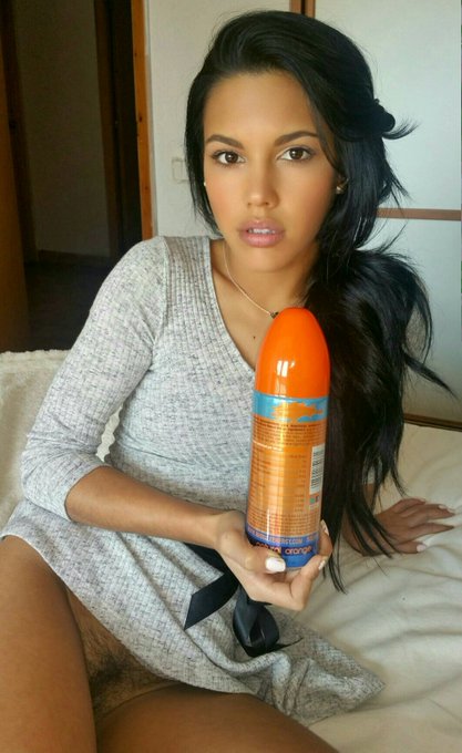 1 pic. Si este tuit llega a1000 fav y 500 rt ... jugare con mi culito y mi bebida energetica ????? https://t