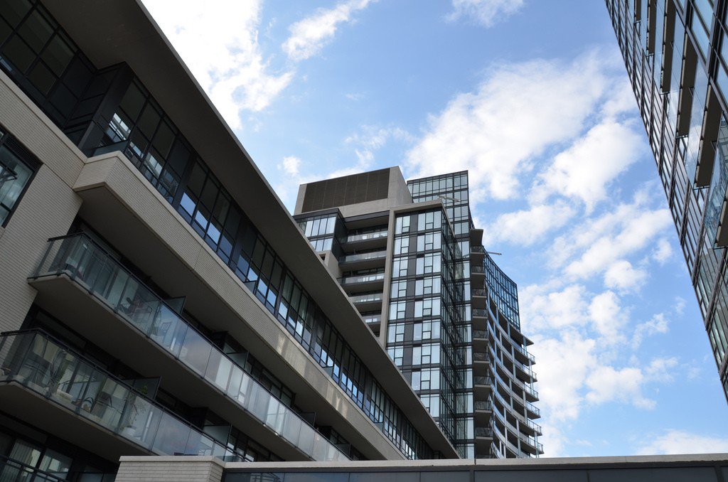 SpringfestTO's tweet photo. Price gap between new GTA condos &amp; low-rise homes balloons 560%  in 5 years: @Altus_Group https://t.co/o5JL1l7Lud https://t.co/XkhJm93ccZ