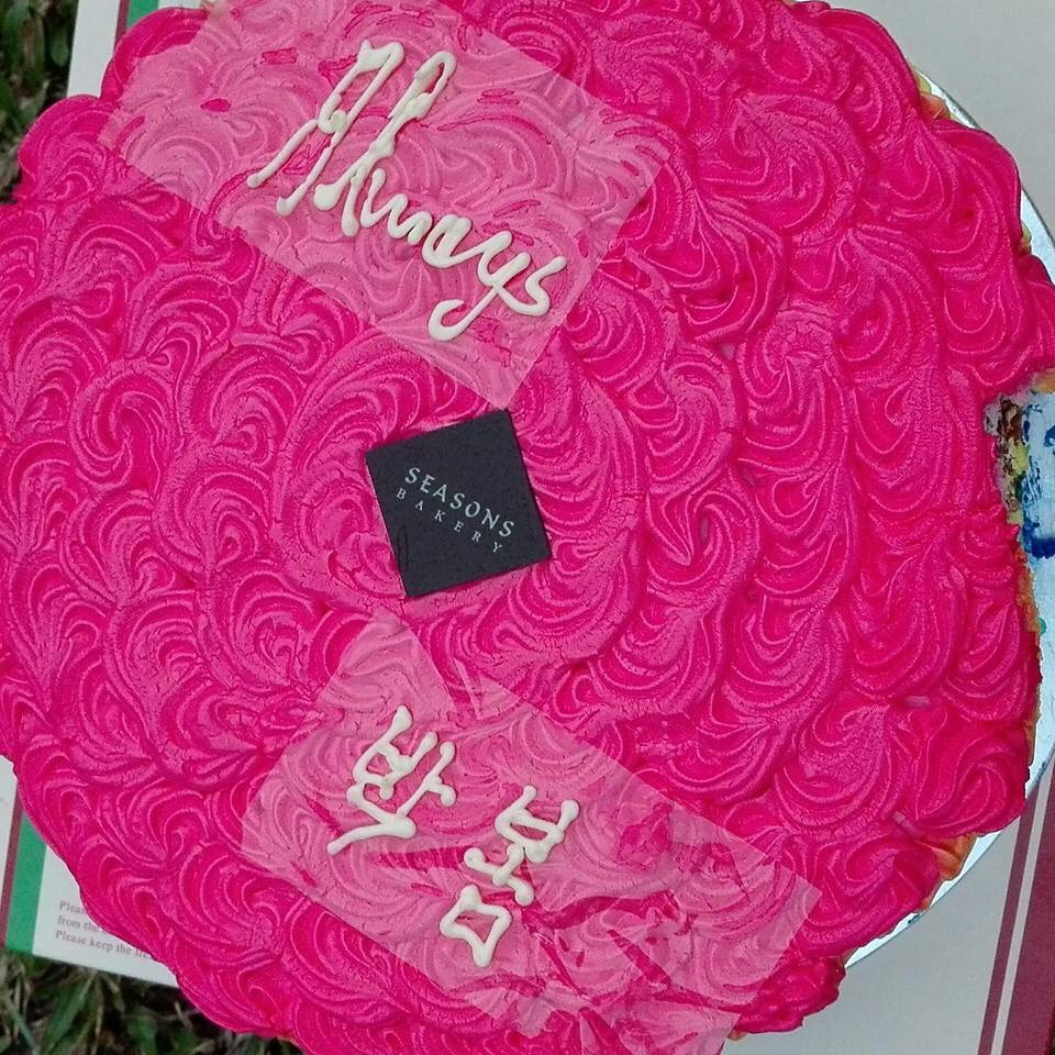 2NE1Myanmar's tweet photo. #AlwaysYou박봄  our birthday cake for precious @haroobomkum  Myanmar loves you . https://t.co/bmq6ISaEyv