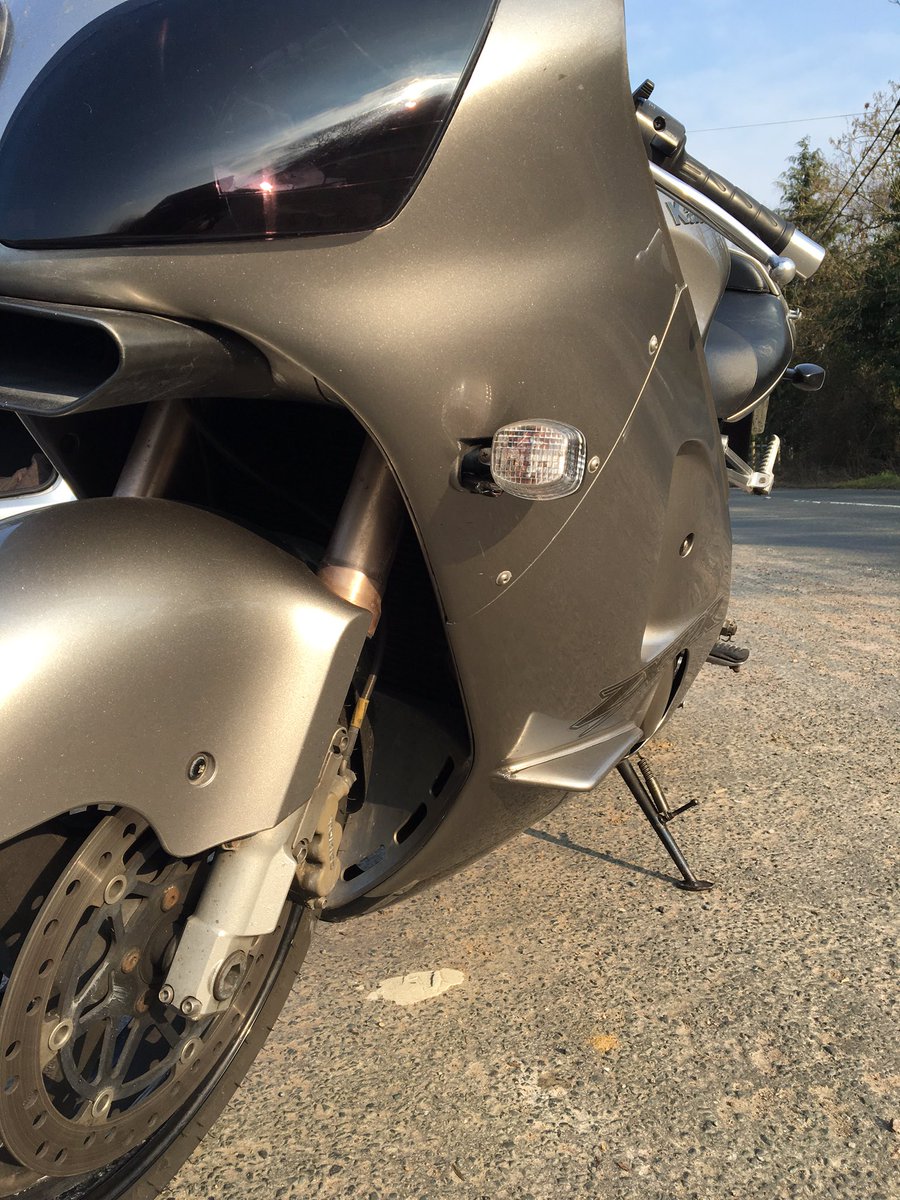 F4G4N's tweet photo. Everyone banging on about winglets. Kawasaki was at it years ago. I'm scared. #ZX-12 #MotoGP #218mph https://t.co/FqEtotYhao