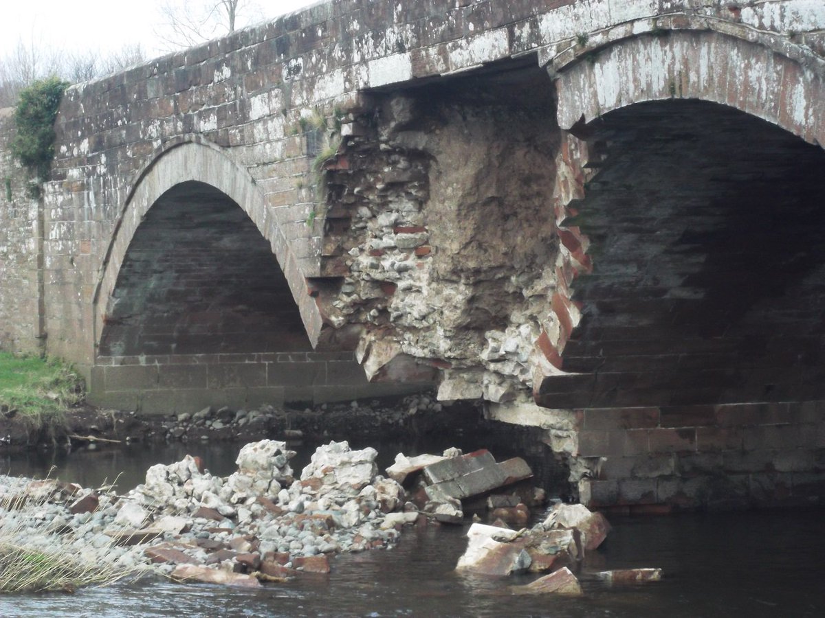 MetcalfePH's tweet photo. Eamont Bridge repair complete now for @MetcalfePH next challenge, Brougham Bridge Penrith @Penrith_Today @CumbriaCC https://t.co/OJUX4D5Pmu