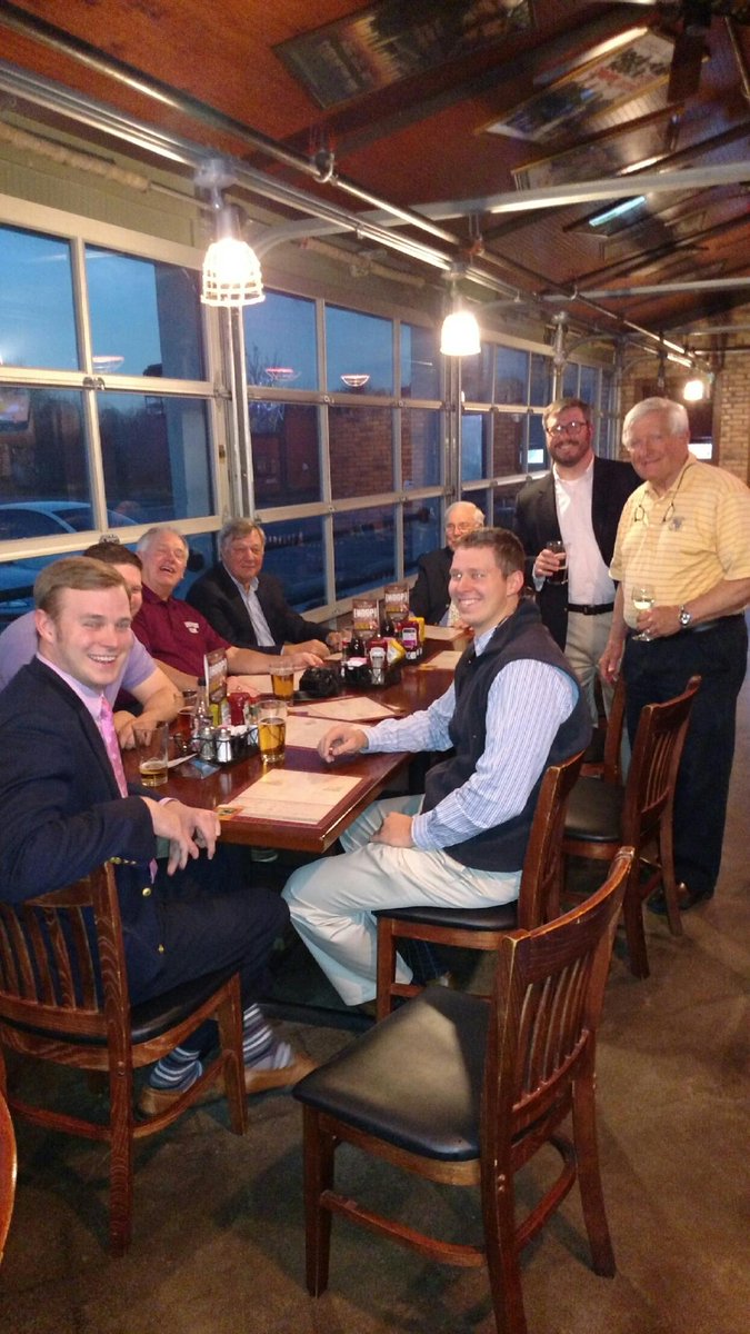 HSCalumni's tweet photo. The Alumni Club of Greater Petersburg celebrated #RPEToast 2016! https://t.co/A1Jwwst35Z