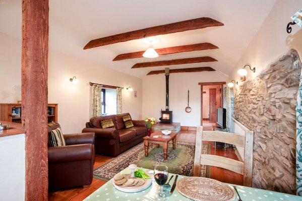 Don't miss this Fri-Tues #cottage for two #whirlpoolbath enormous shower #logfire #creamtea bit.ly/1LGqfGS