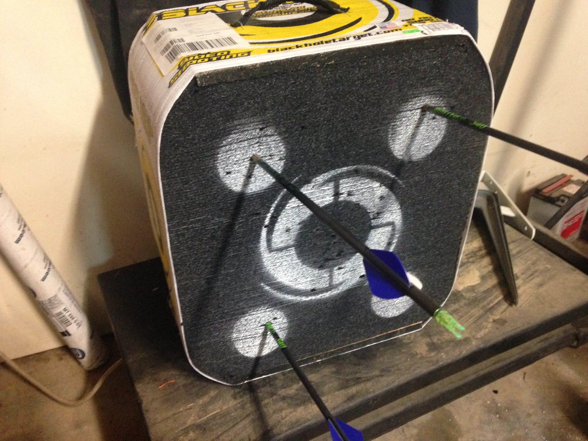Stoney_06's tweet photo. Morning arrow session while the lathe warms up #practice #archery #precisiondrills https://t.co/R6C0MdOy8X