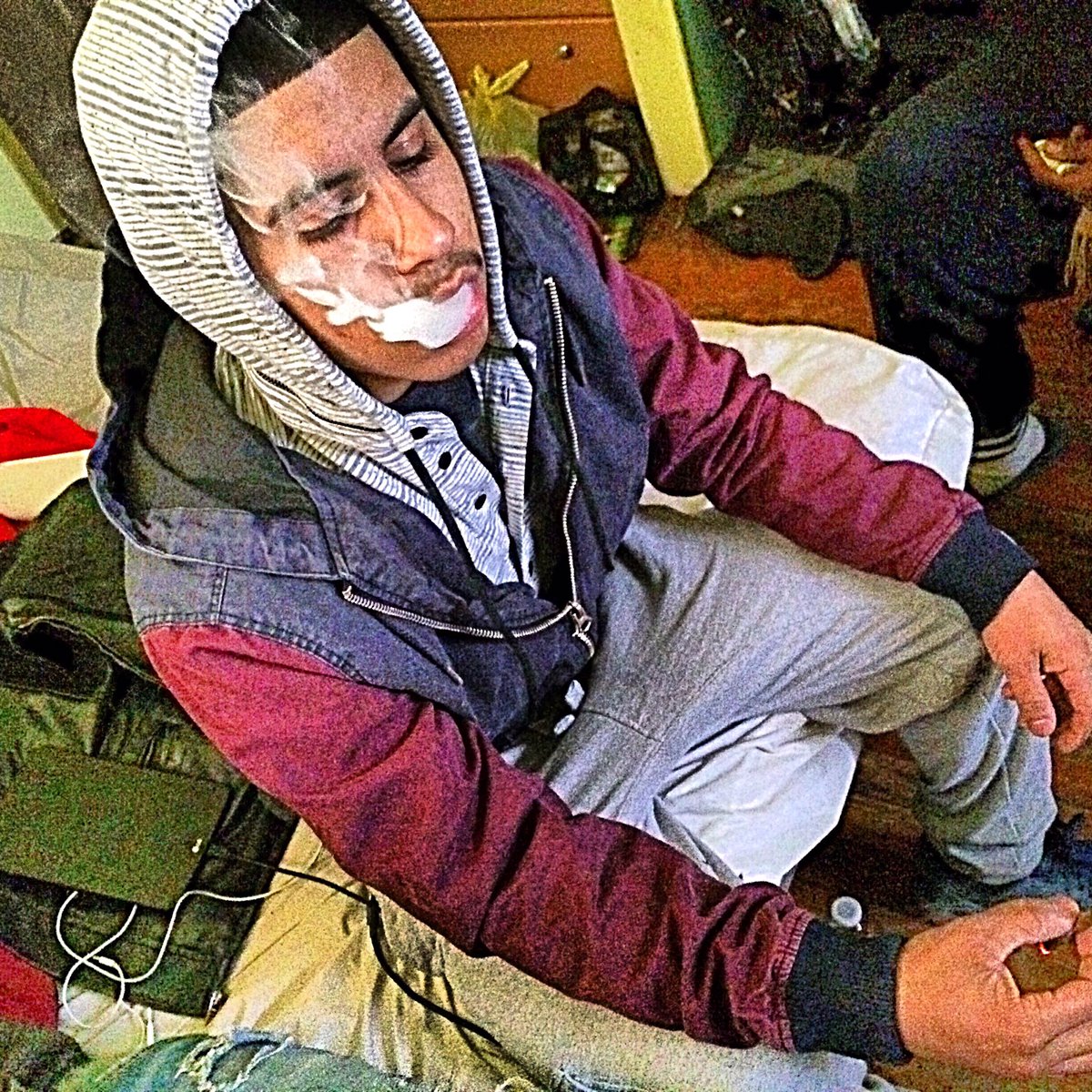 JG215_'s tweet photo. Den I Burned it 🚬 https://t.co/vrE5QobU1n