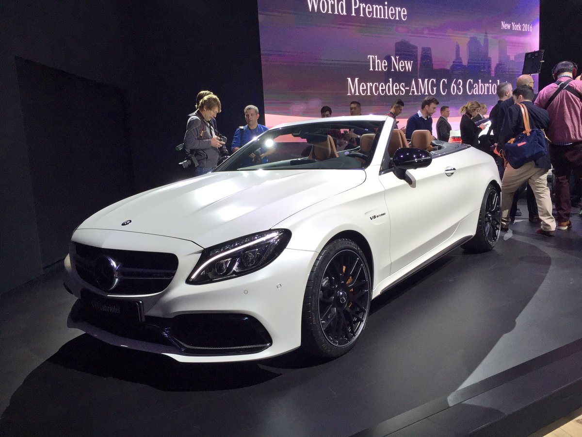 Autovandaag's tweet photo. De zomer werd nog nooit leuk. Openluchtbrullen. #amg #mercedesbenz #nyias #c63cabriolet https://t.co/5O78MBXTGl
