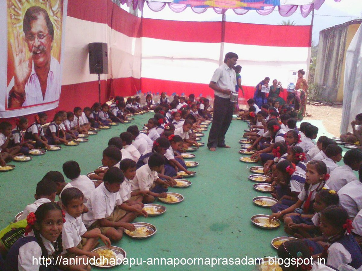 aniruddhaseva's tweet photo. Annapoorna Prasadam: https://t.co/BUWM5hCOdx provides #MiddayMeal daily to needy #students of 16 #schools https://t.co/1QC01y4qs7