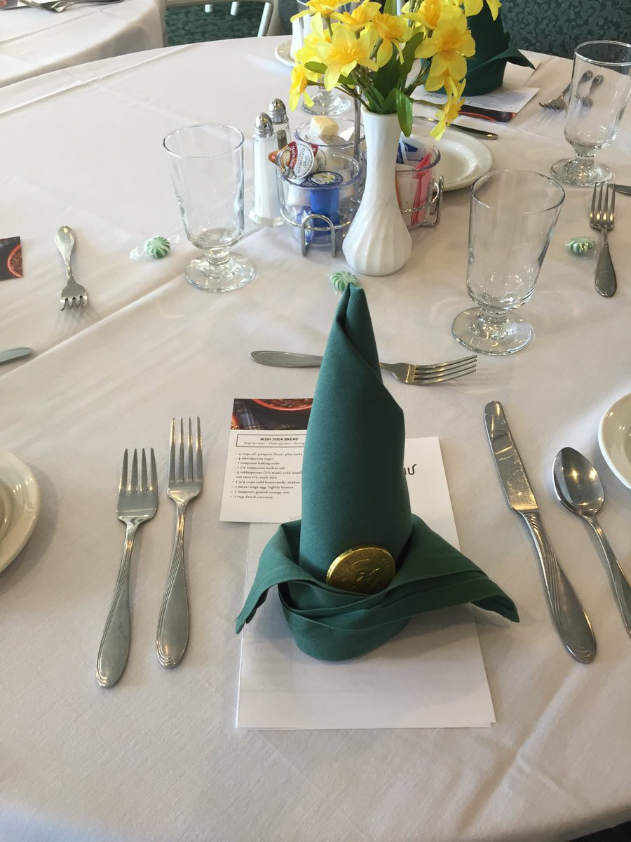 SlaneMelinda's tweet photo. St.Patricks Day Festivities celebrating  the Irish culinary traditions at The Terrace with our residents! #amitl https://t.co/8Y73MEVYK9