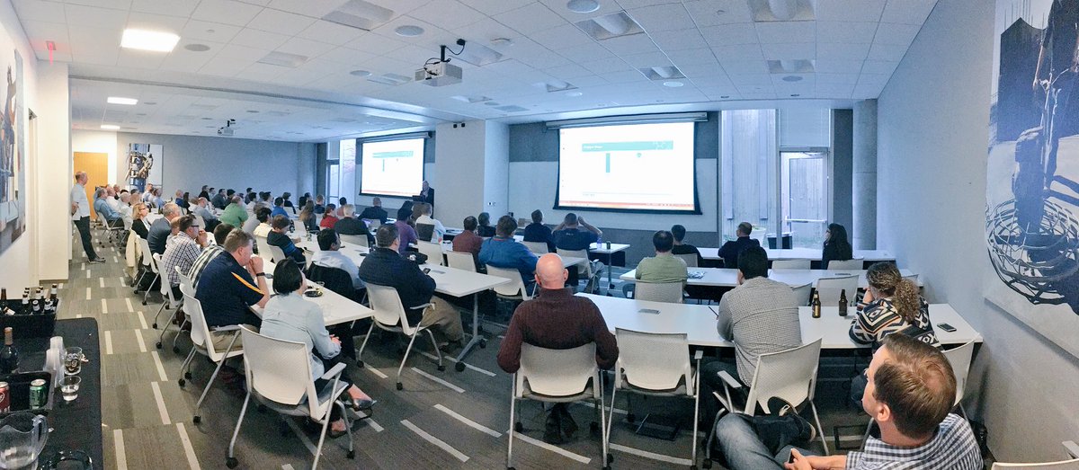 Full house at last nights Kansas City User Group meeting! Thanks <a href="/OSMGuy/">Ryan Sleeper</a> for organizing! #TableauGroups
