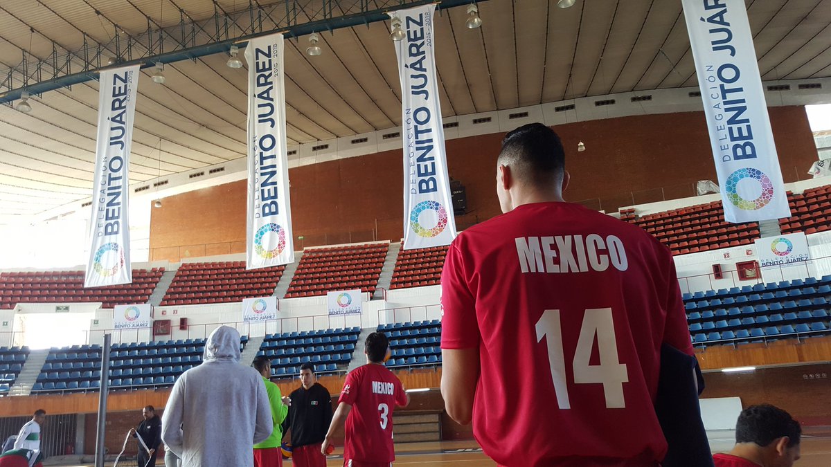 BJAlcaldia's tweet photo. La Selección Mexicana de Voleibol entrena en el gimnasio Juan de la Barrera en camino al preolímpico. #BJesDeporte. https://t.co/6cy4fzRCk3