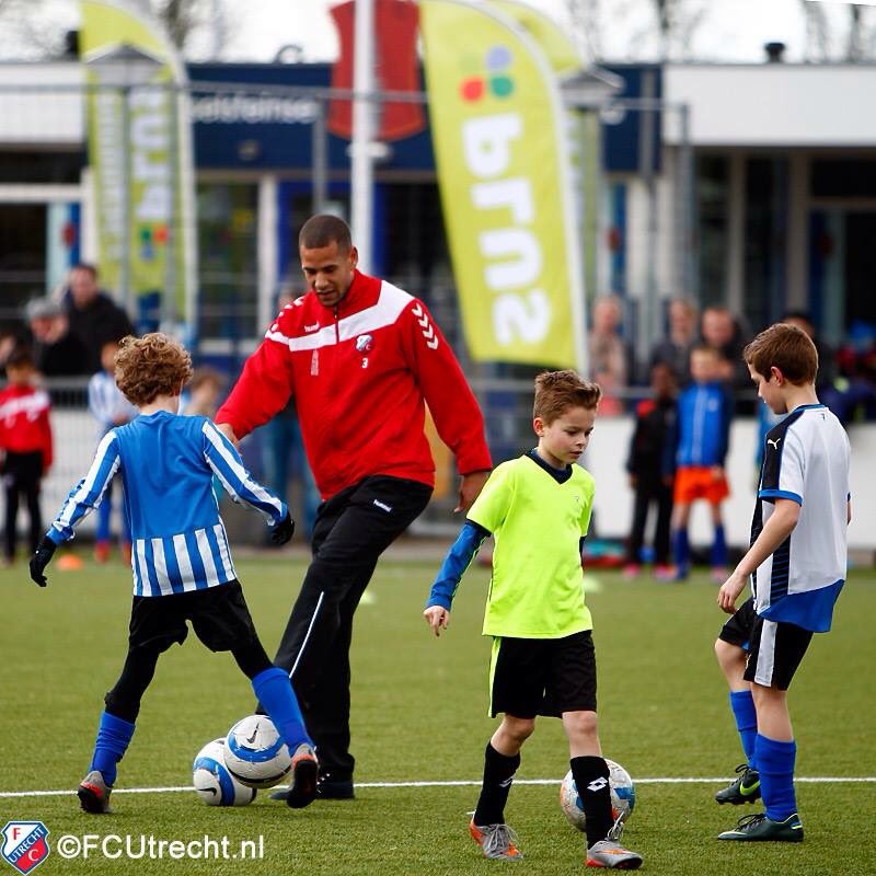 Vanmiddag was de <a href="/plussupermarkt/">PLUS Supermarkt</a> Clinic van #fcutrecht bij <a href="/IJ_F_C/">IJFC</a> in IJsselstein. Een geweldige middag!