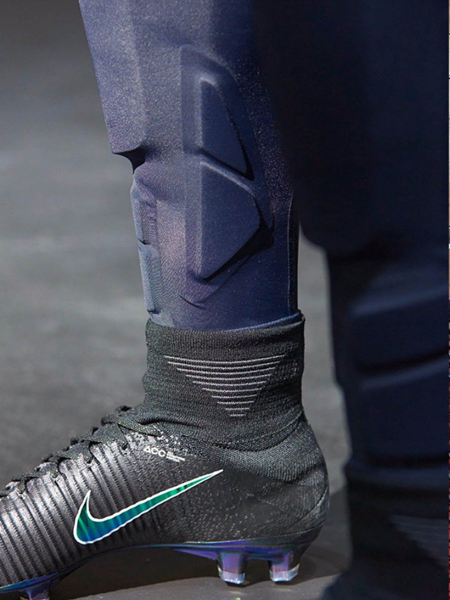 cubuklumag's tweet image. #Nike’ın kendinden korumalı yeni #Hyperstrong konçları. Sadece ABD ve Fransa’ya özel.