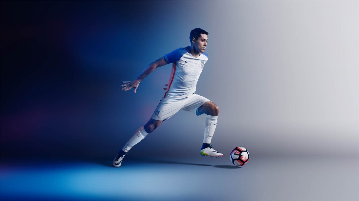 cubuklumag's tweet image. #Nike’ın kendinden korumalı yeni #Hyperstrong konçları. Sadece ABD ve Fransa’ya özel.