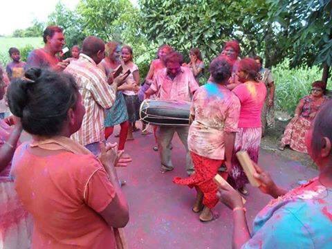 harsha1912's tweet photo. Preparation to burn holika represents the win of good over evil
#HappyHoli Tweethearts 💜💚💙💛❤️ #ColoursOfRainbow 🌈 https://t.co/Jeq5d55HuI