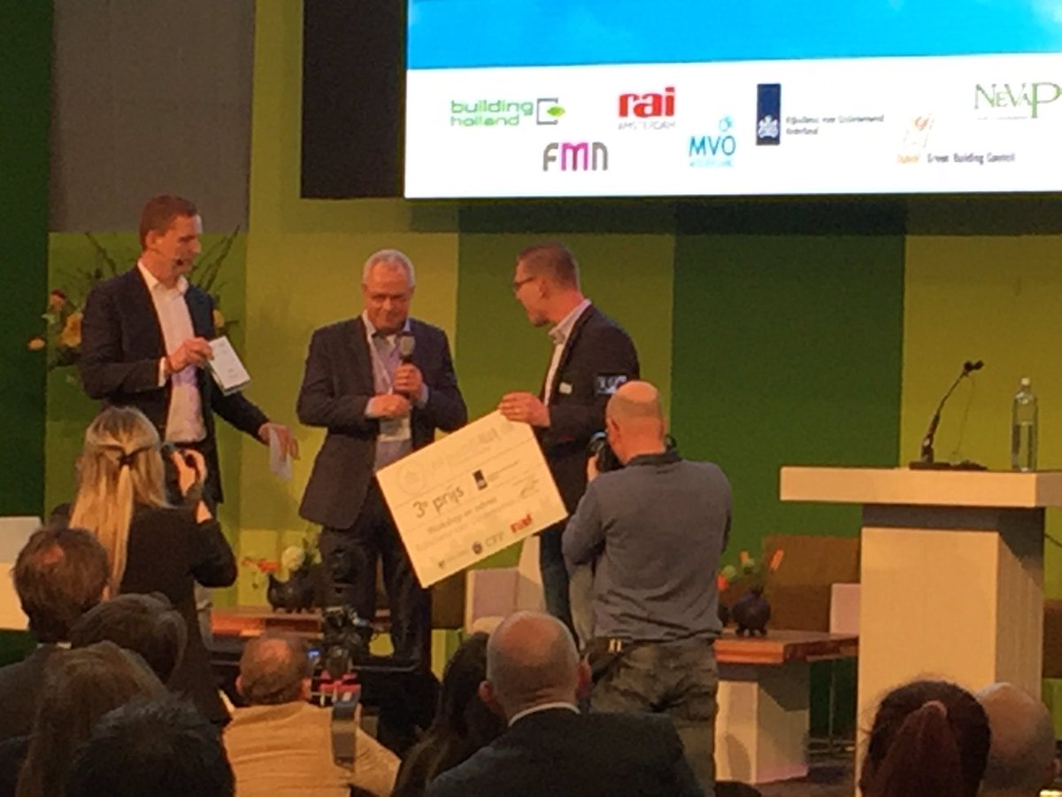 Gefeliciteerd <a href="/Maarten_Meenks/">Maarten Meenks</a> met het behalen van 'n derde plek met #CATE <a href="/BuildingH16/">Building Holland</a> #innovatiechallenge #Pioneer!