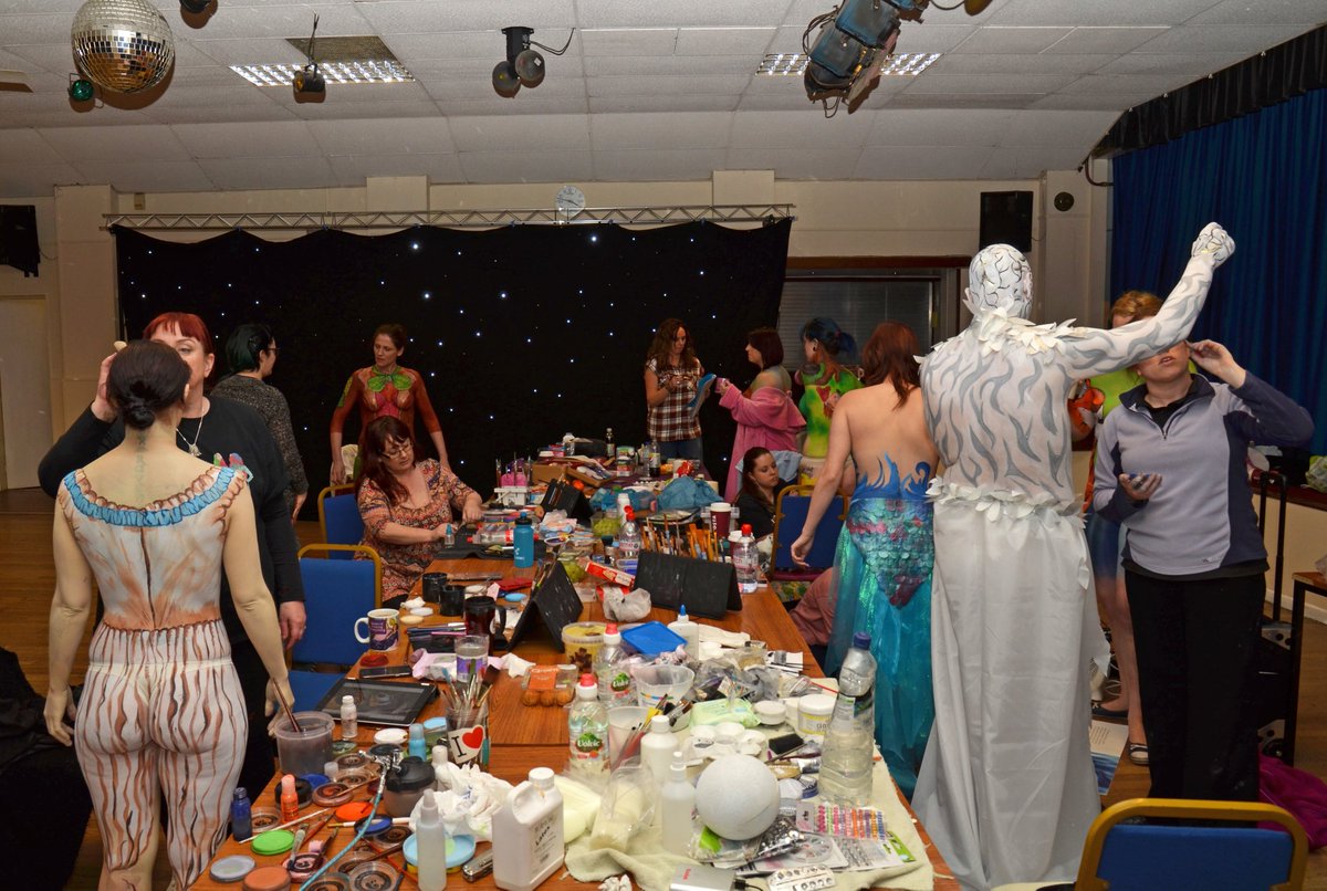 MidlandsBP's tweet image. A spot of behind the scenes action from our recent meet. #bodyart #bodypaint #friendship #fun