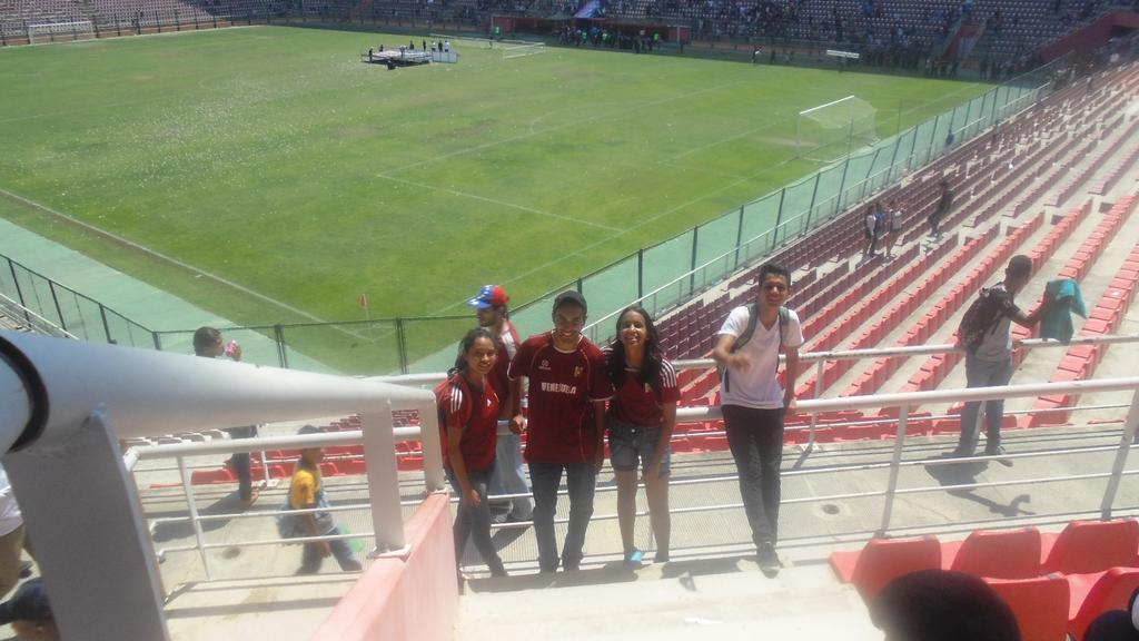 FenixFC2014's tweet photo. #EstadioMetropolitanoDeCabudare #FenixFC #SudamericanoFemeninoSub17 Vinotinto de corazón https://t.co/REKSjWalGd