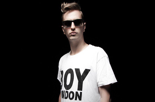 Los40Dance's tweet photo. Nuestro protagonista en #Maximapremium @maximafm_radio sonará en la #sesionnocturna @NavarroAlmudena @Robinshulz https://t.co/N73SO2UC8d