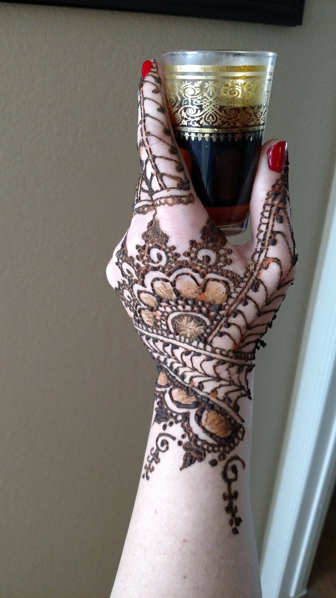 PlusBrows's tweet image. Snow day henna day. 
#henna