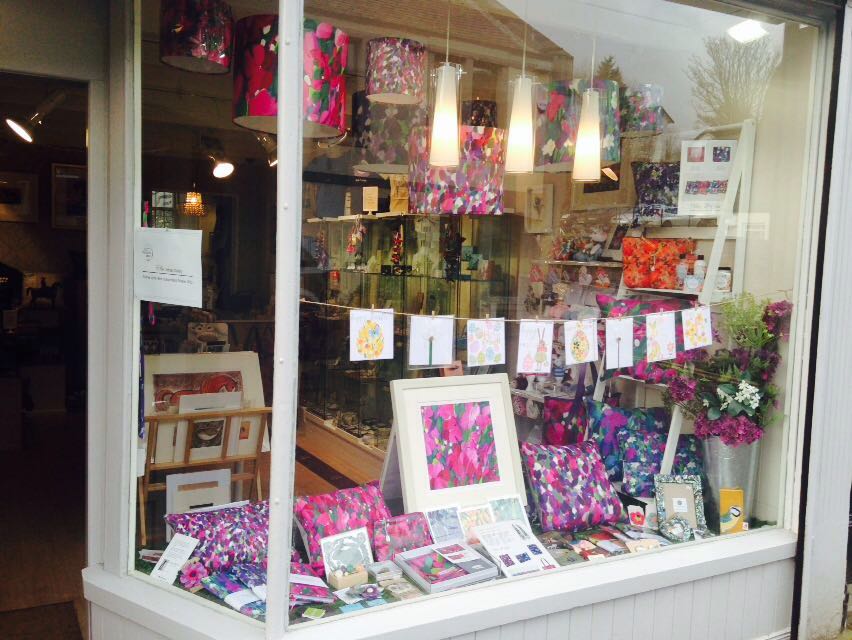 elbagallery's tweet image. @CannySquirrel @GlasgowEtsyTeam  #Easterwindow #springflowers #GETHour