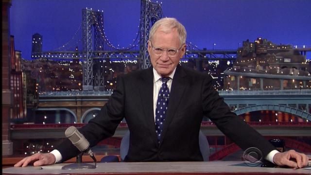 etnow's tweet photo. David Letterman is nearly unrecognizable sporting a bushy beard on the beach. https://t.co/Pj99KsZpLh https://t.co/KTR7LSTSan
