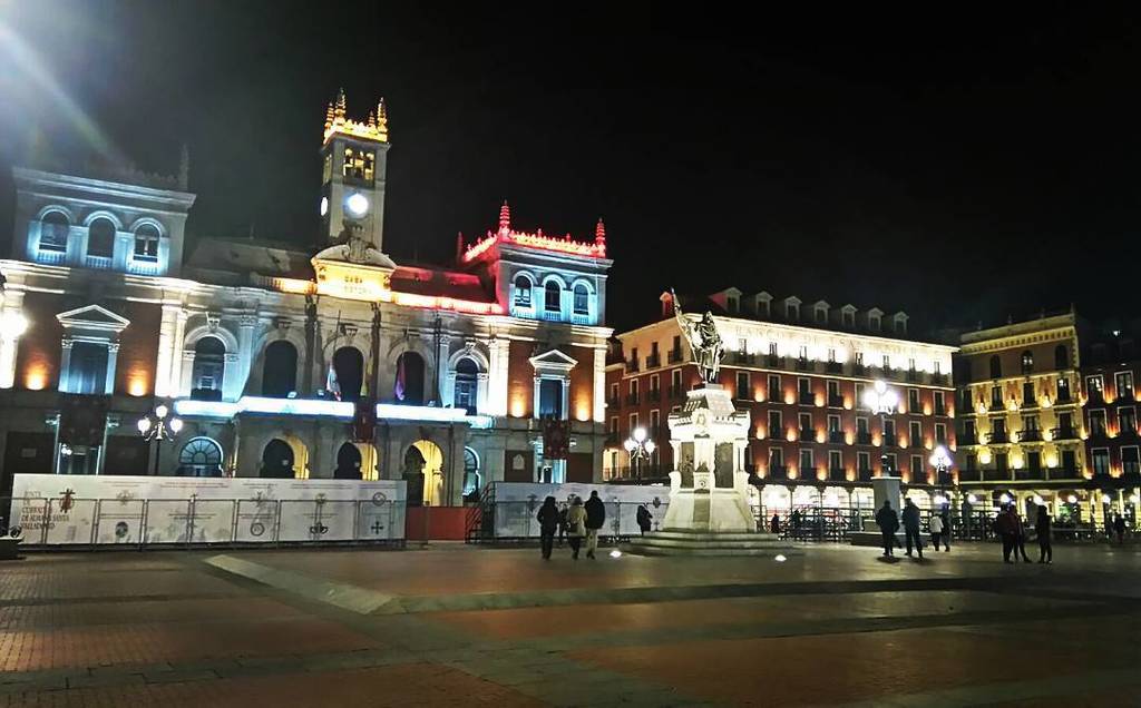 HRamonyCajalVA's tweet photo. @AyuntamientoVLL #valladolid #vll llora por #belgica #belgique #belgium 😟 #prayforbelgium #NoAlTerrorismo #stopterr… https://t.co/NzN7iCW3N1