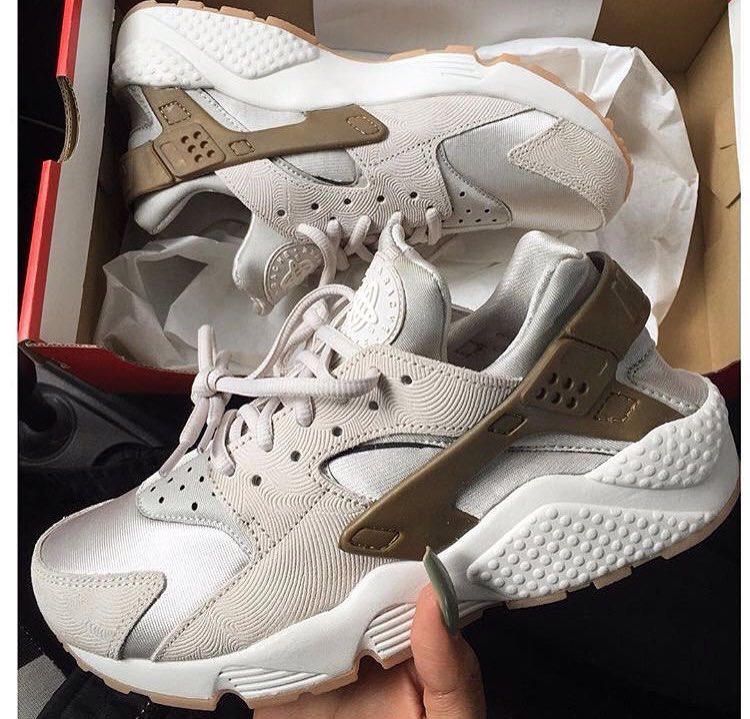 welove_sneakers tweet picture