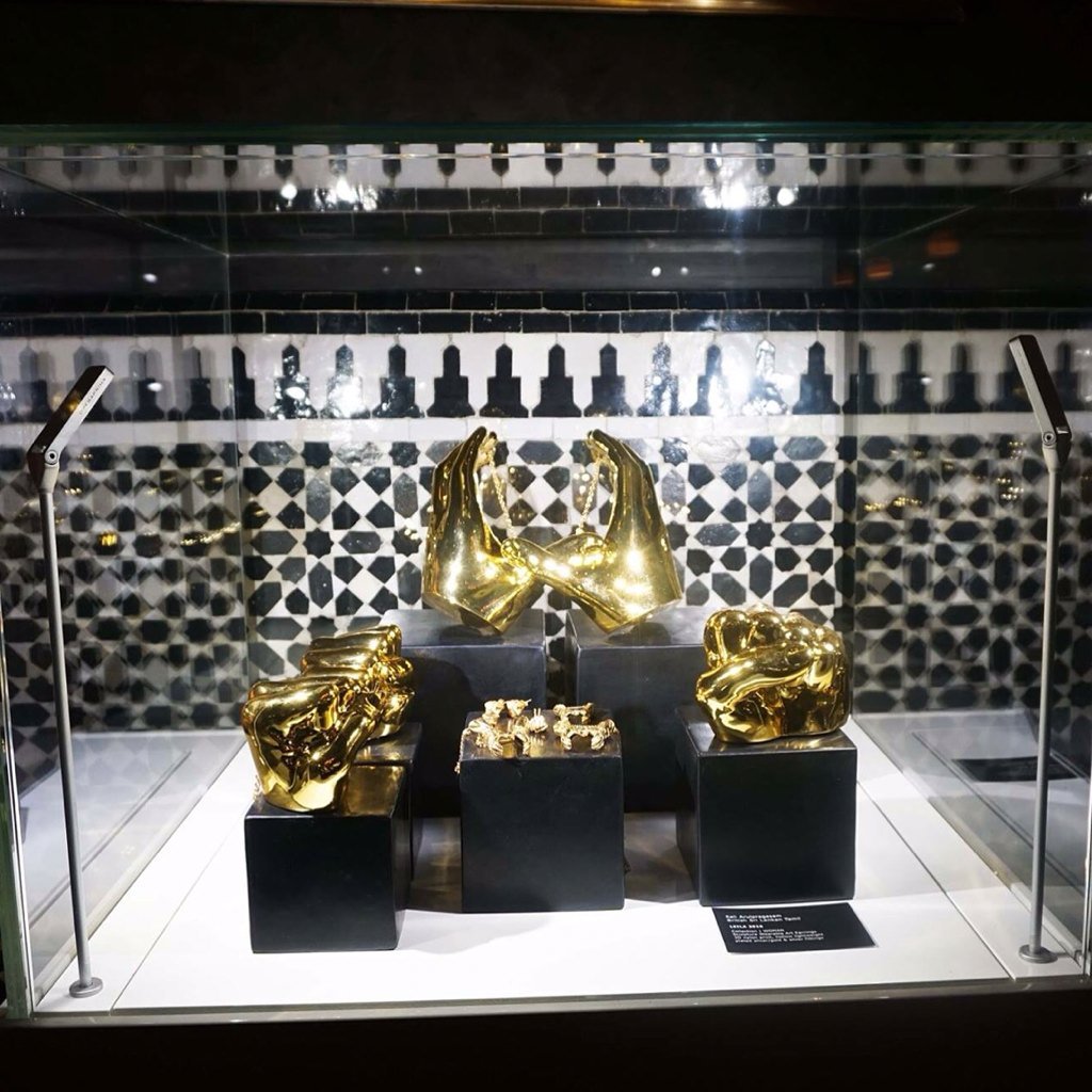 KALIARULAR_EROS's tweet photo. #WOMAN 2016 #KaliArulpragasam #MB6 #MKB6 #Art #WearableArt #Sculptures #Artshow @MKechBiennale at #SELMANMARRAKECH https://t.co/iZZJthCeFq