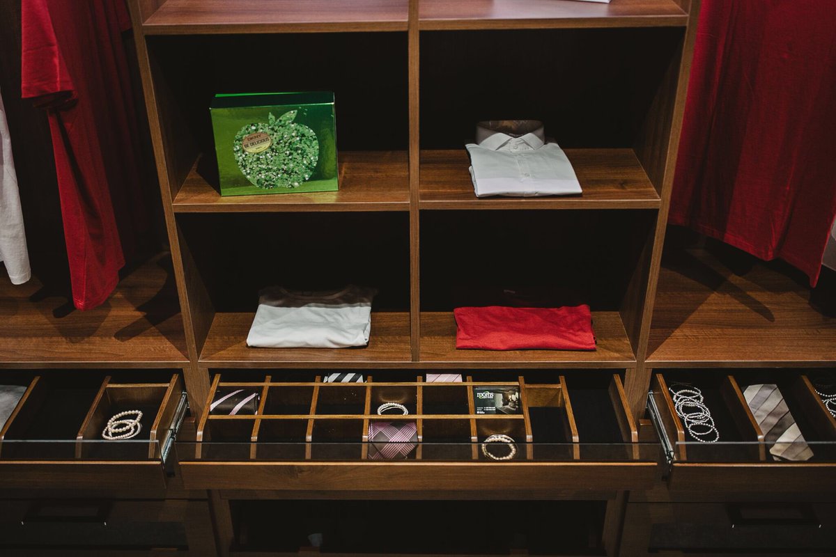 RoomsBespoke's tweet photo. @LisburnHourNI jewellery drawer? Yes please!stunning dressing room accessories! Open late tomo night! #lisburnhour https://t.co/nWkXFh3Ceq
