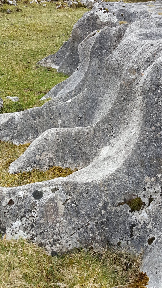 TRobD14's tweet photo. #limestone formations #Twistleton #YorkshireDales https://t.co/YlB9gDeF3z